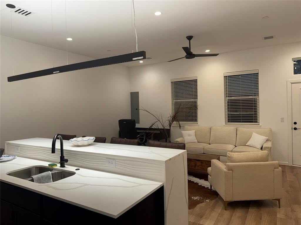 573 S Fretz Ave - Photo 6 of 20