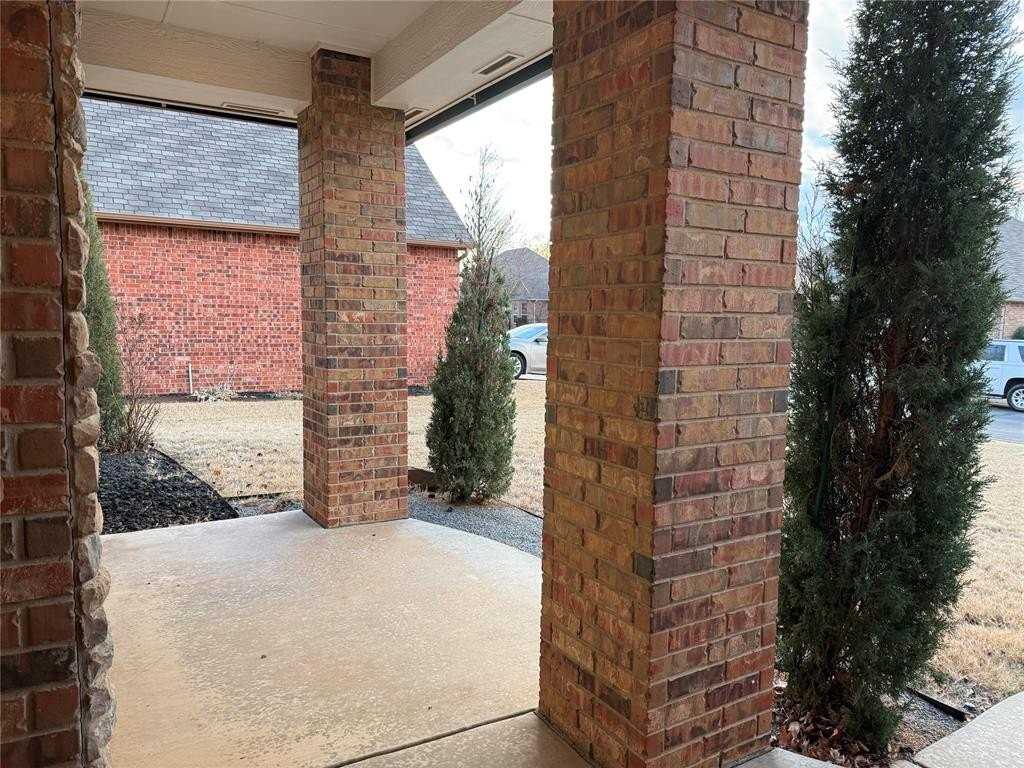 16616 Moorgate Ln - Photo 4 of 34