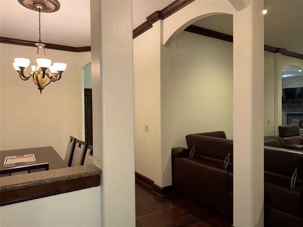 16616 Moorgate Ln - Photo 7 of 34