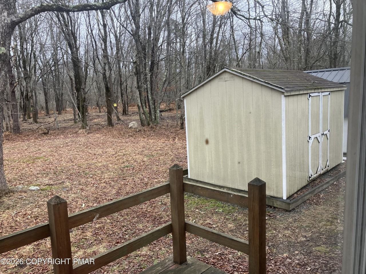 102 Whitman Ln - Photo 3 of 17