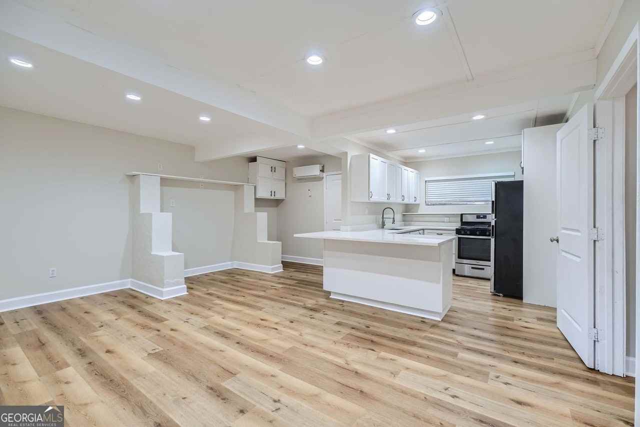 121 Fairview St - Photo 3 of 11