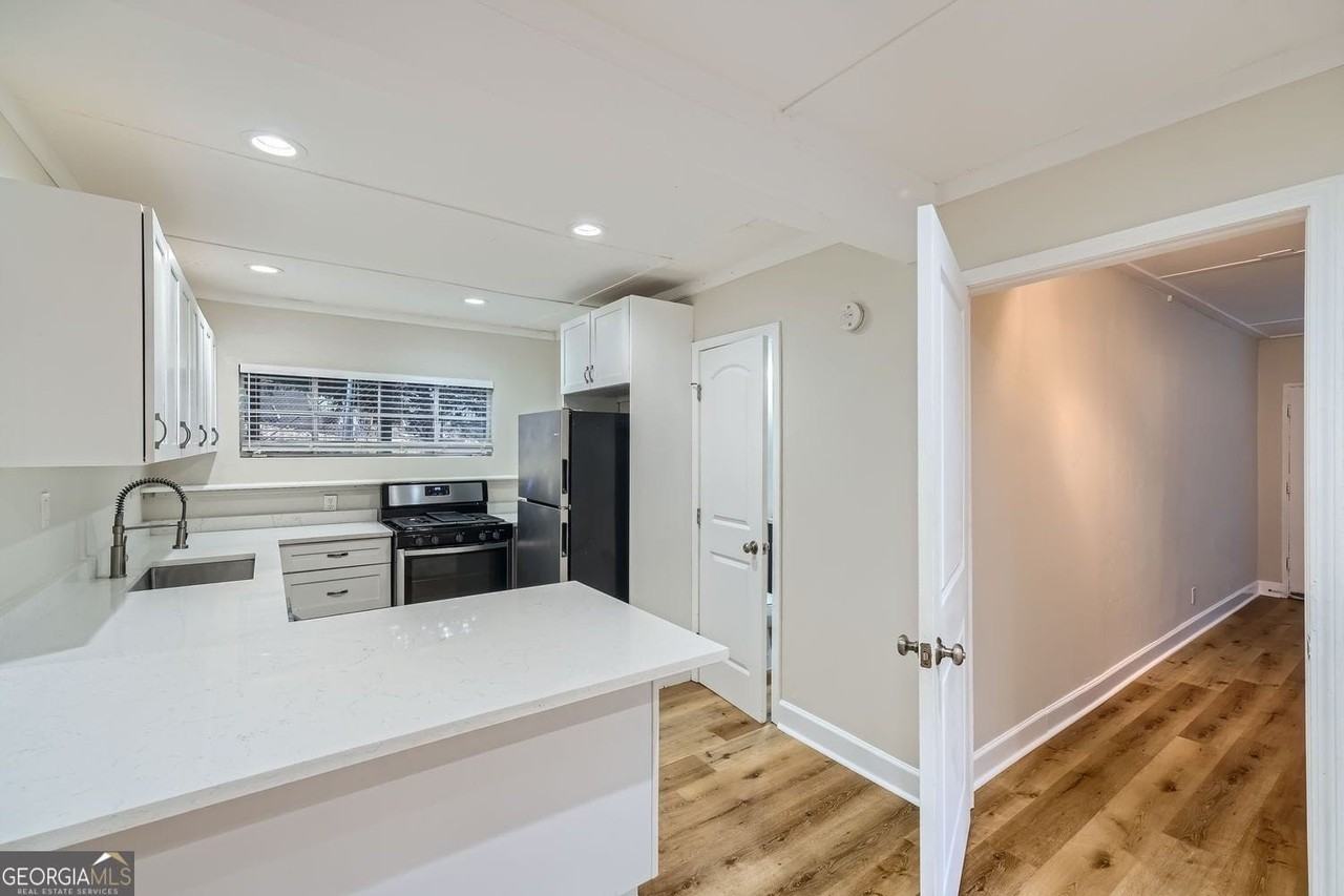 121 Fairview St - Photo 5 of 11