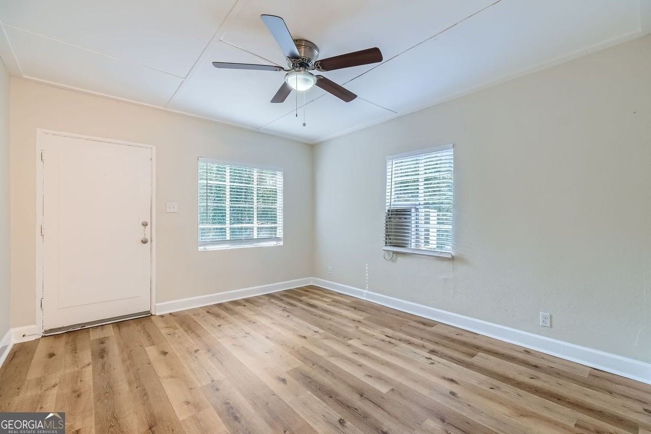 121 Fairview St - Photo 7 of 11