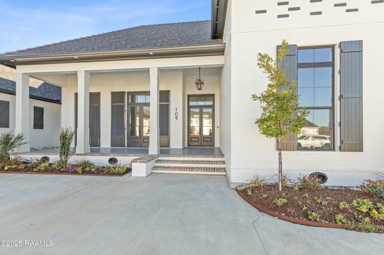 109 Trailing Oaks Dr - Photo 4 of 50