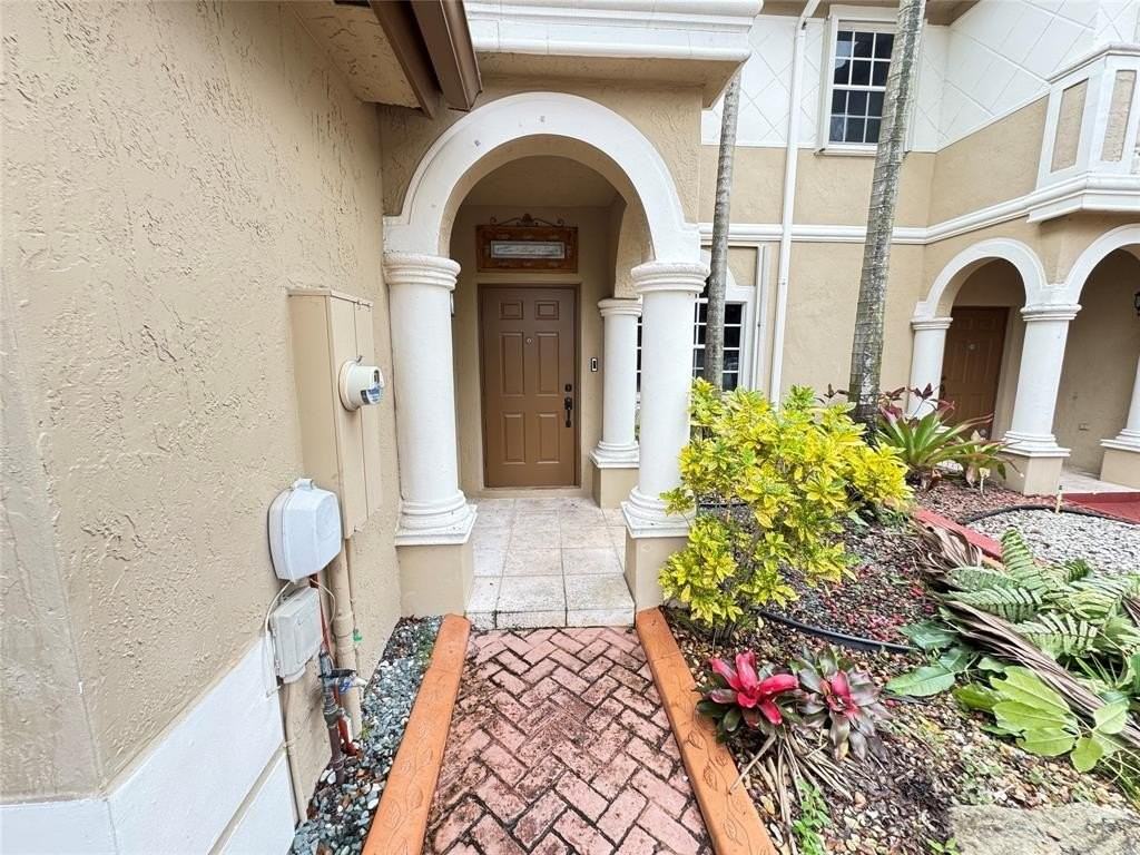 5060 Sw 136th Ave - Photo 3 of 34