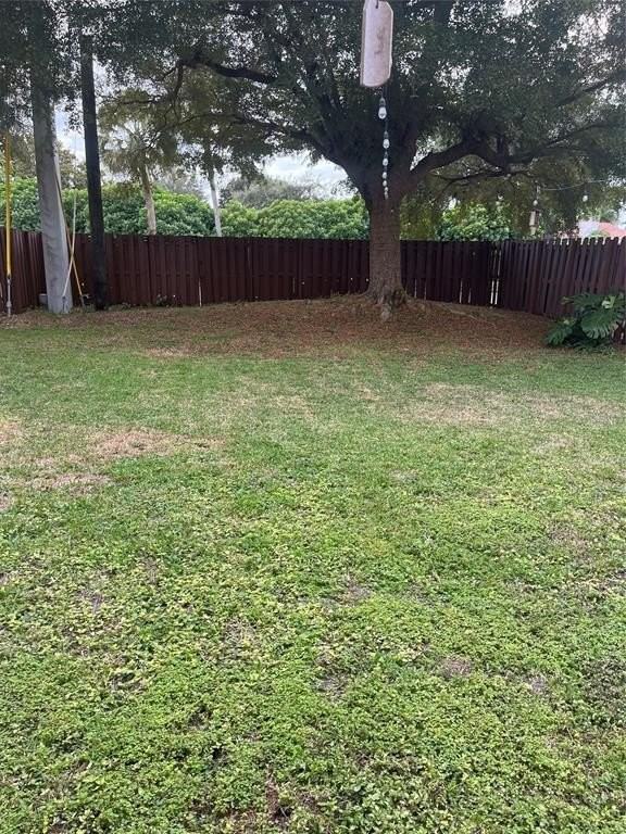 581 Lakeside Cir - Photo 3 of 7