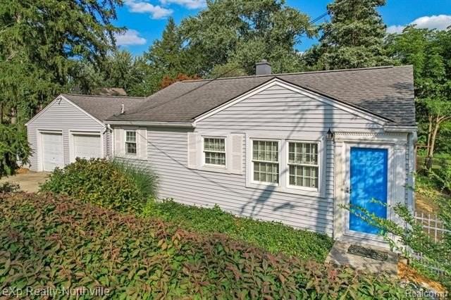 23930 Cass Ave - Photo 2 of 45