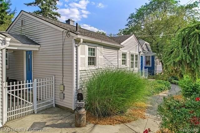 23930 Cass Ave - Photo 3 of 45