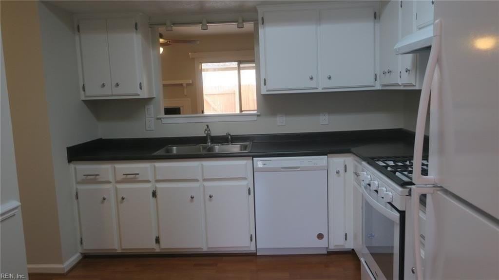 214 Manchester Way - Photo 7 of 26