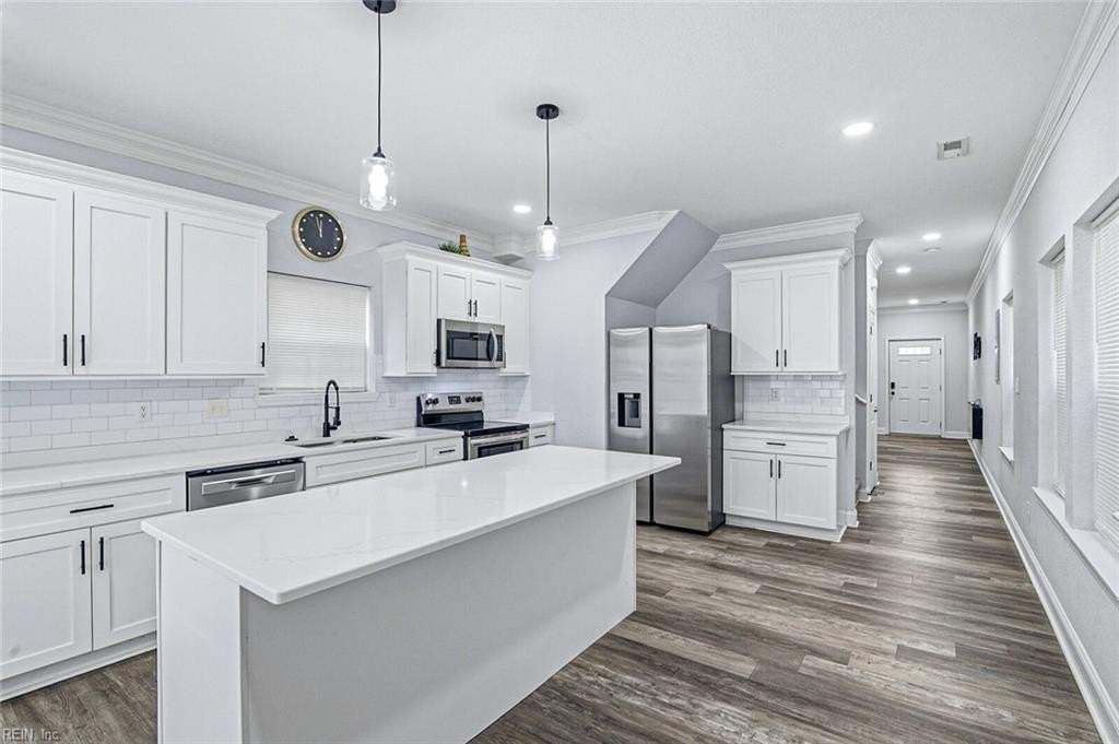 416 Harrison St - Photo 4 of 10