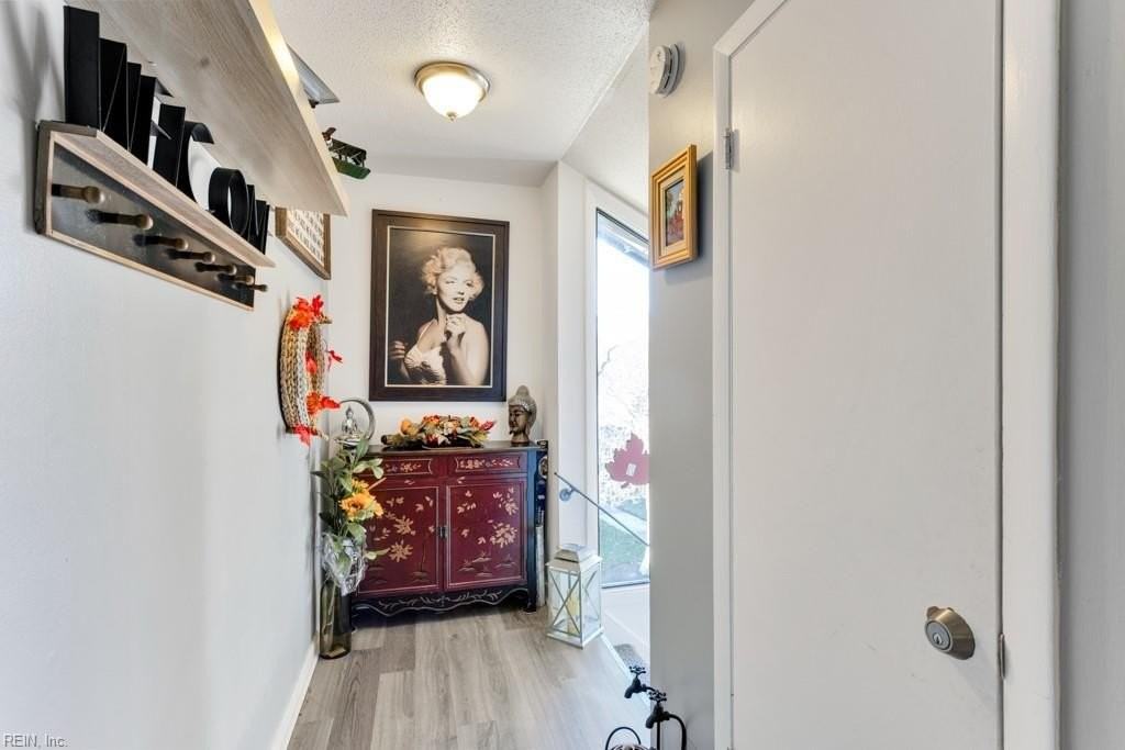 411 Nottinghill Park - Photo 4 of 23