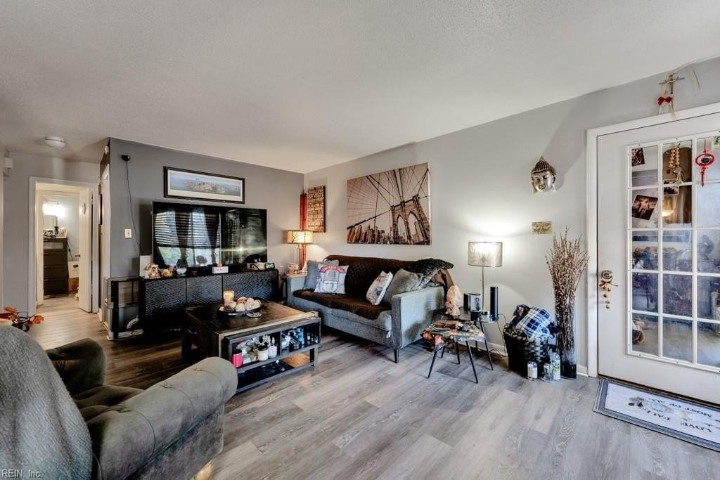 411 Nottinghill Park - Photo 5 of 23