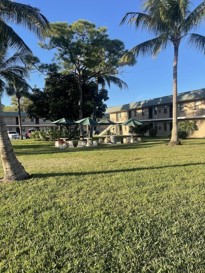 1081 Se Monterey Rd #3-31 - Photo 2 of 12