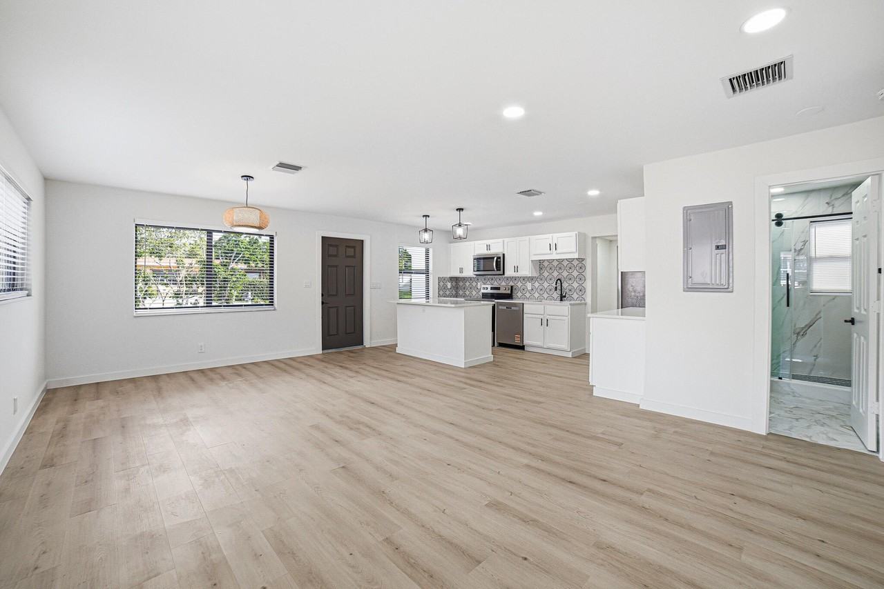 328 Sw 11th Ave - Photo 2 of 25