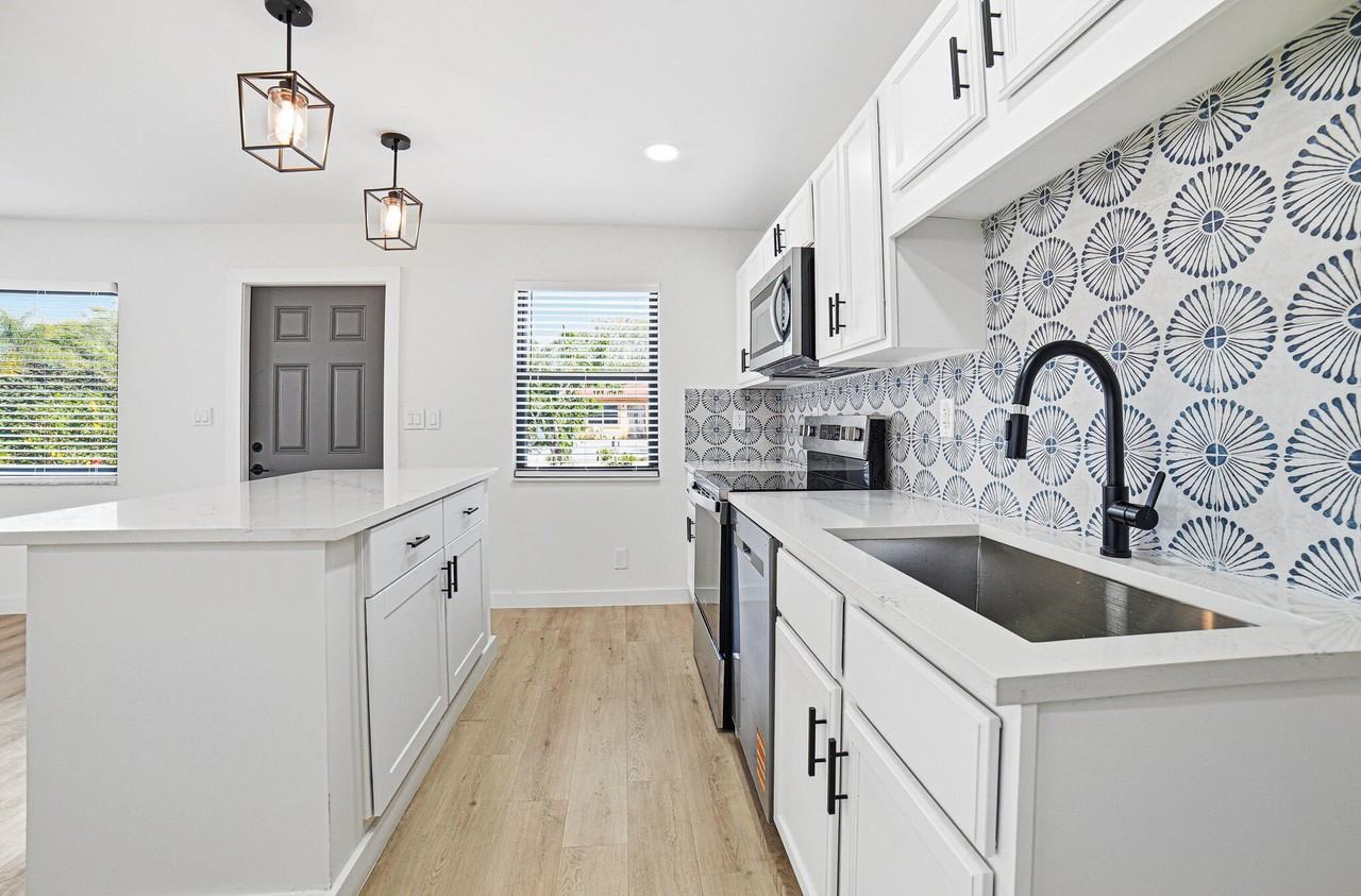 328 Sw 11th Ave - Photo 4 of 25