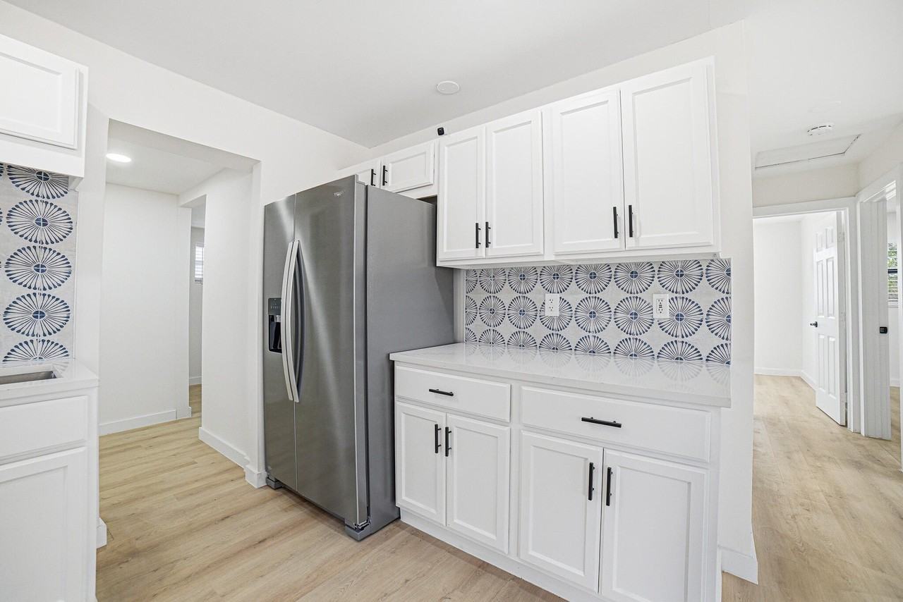 328 Sw 11th Ave - Photo 5 of 25