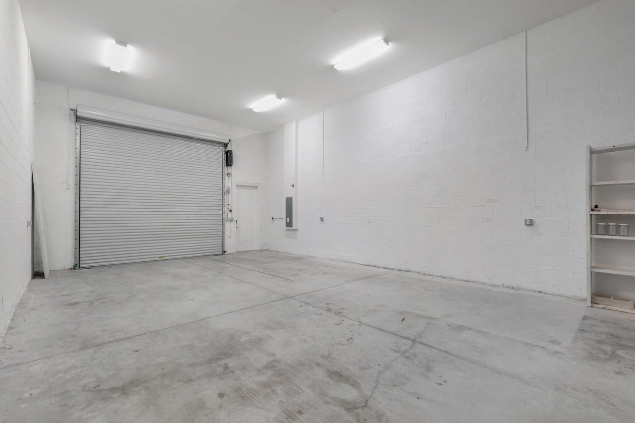 4982 Se Railway Ave - Photo 4 of 34