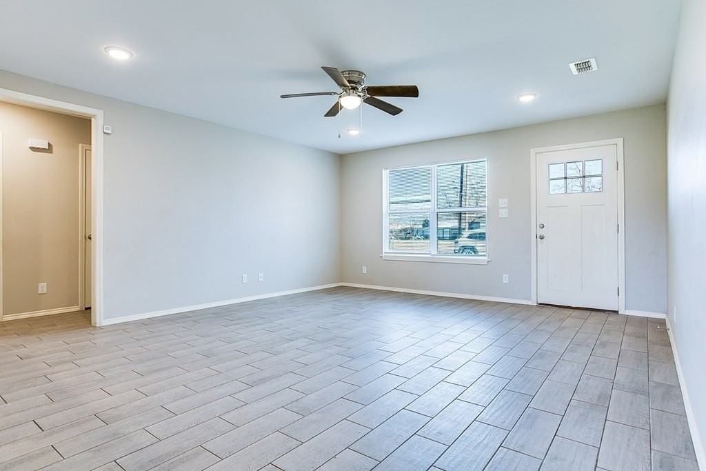 2820 Field St - Photo 5 of 22