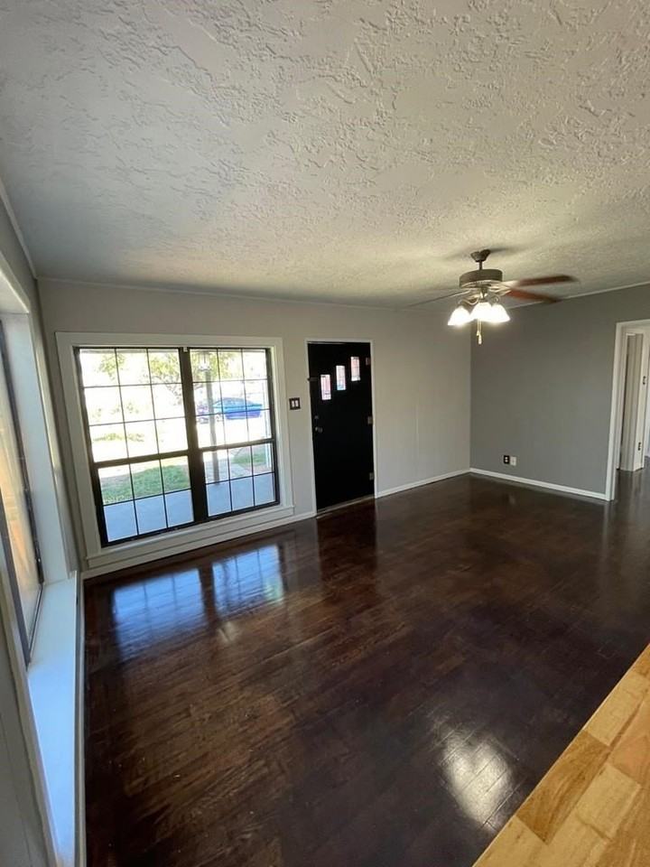 711 N Monroe St - Photo 3 of 16