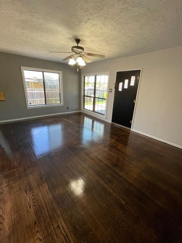 711 N Monroe St - Photo 4 of 16