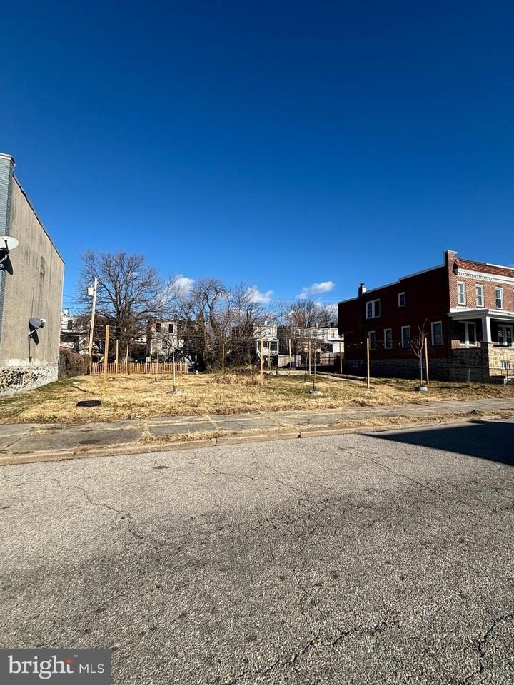 1623 Carswell St - Photo 7 of 21