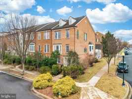 featured image of 9401 Dunraven St