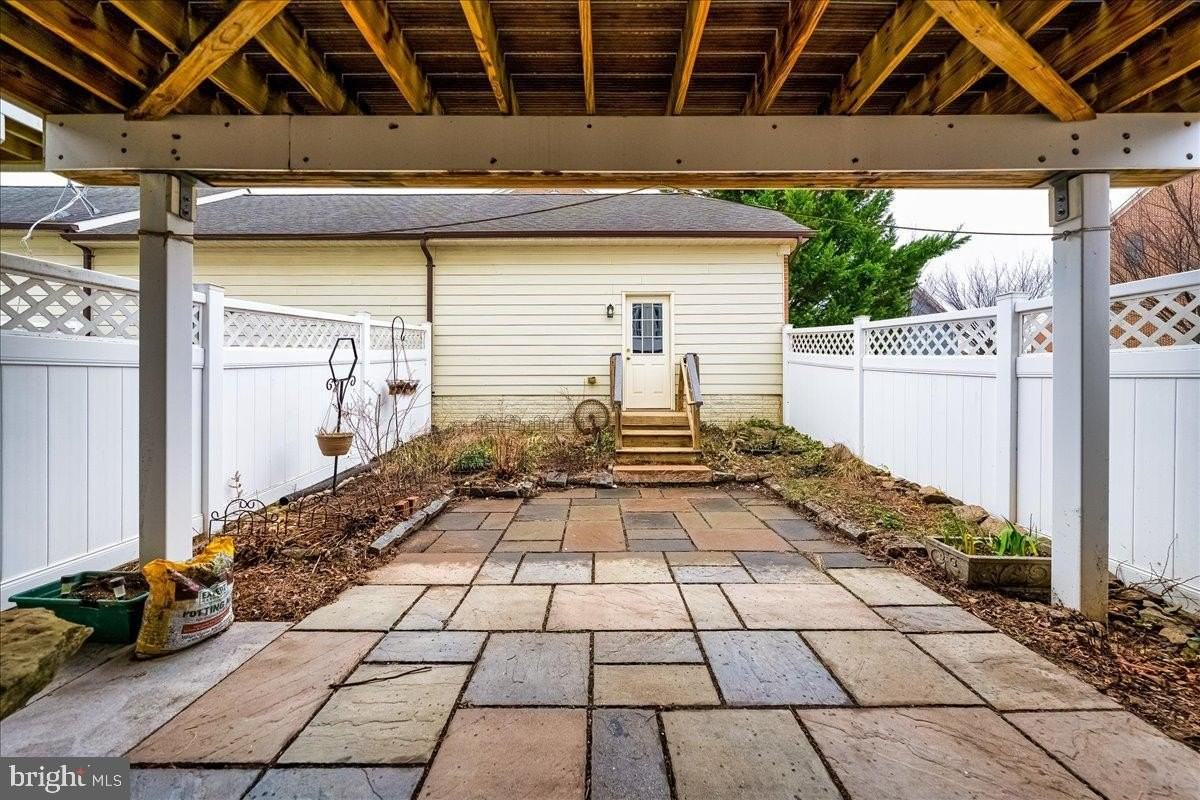 9401 Dunraven St - Photo 4 of 48