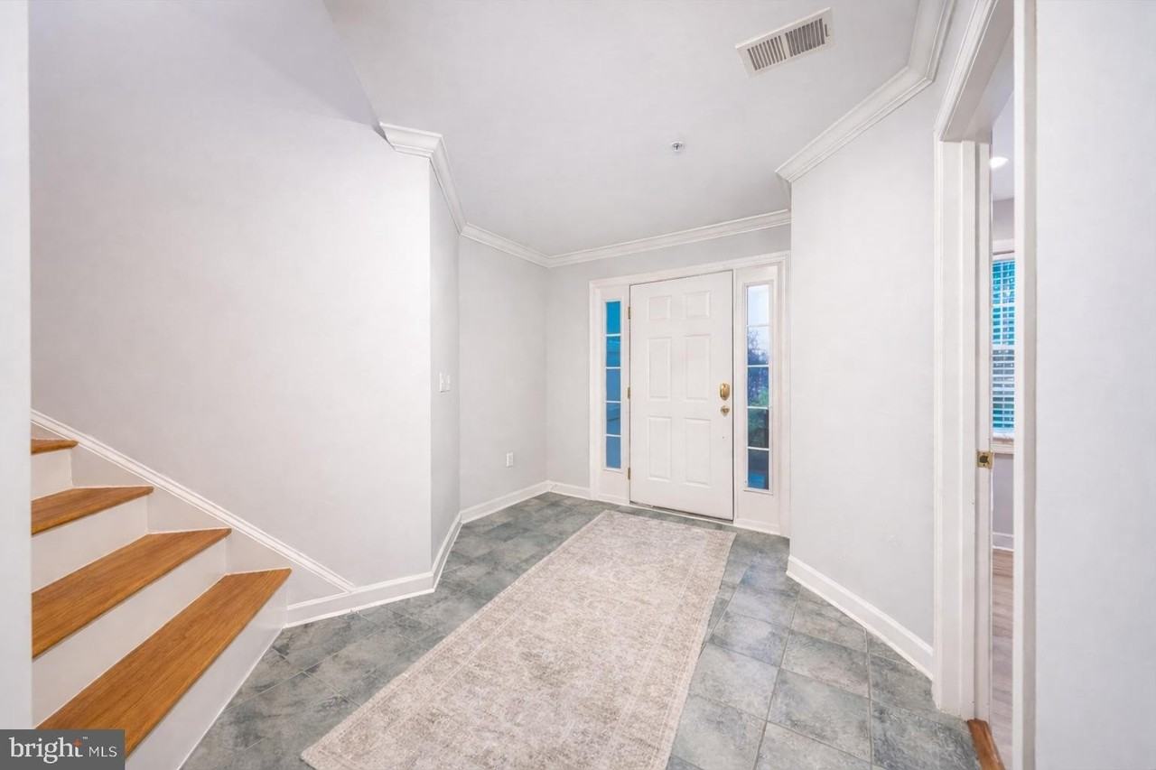 9401 Dunraven St - Photo 6 of 48