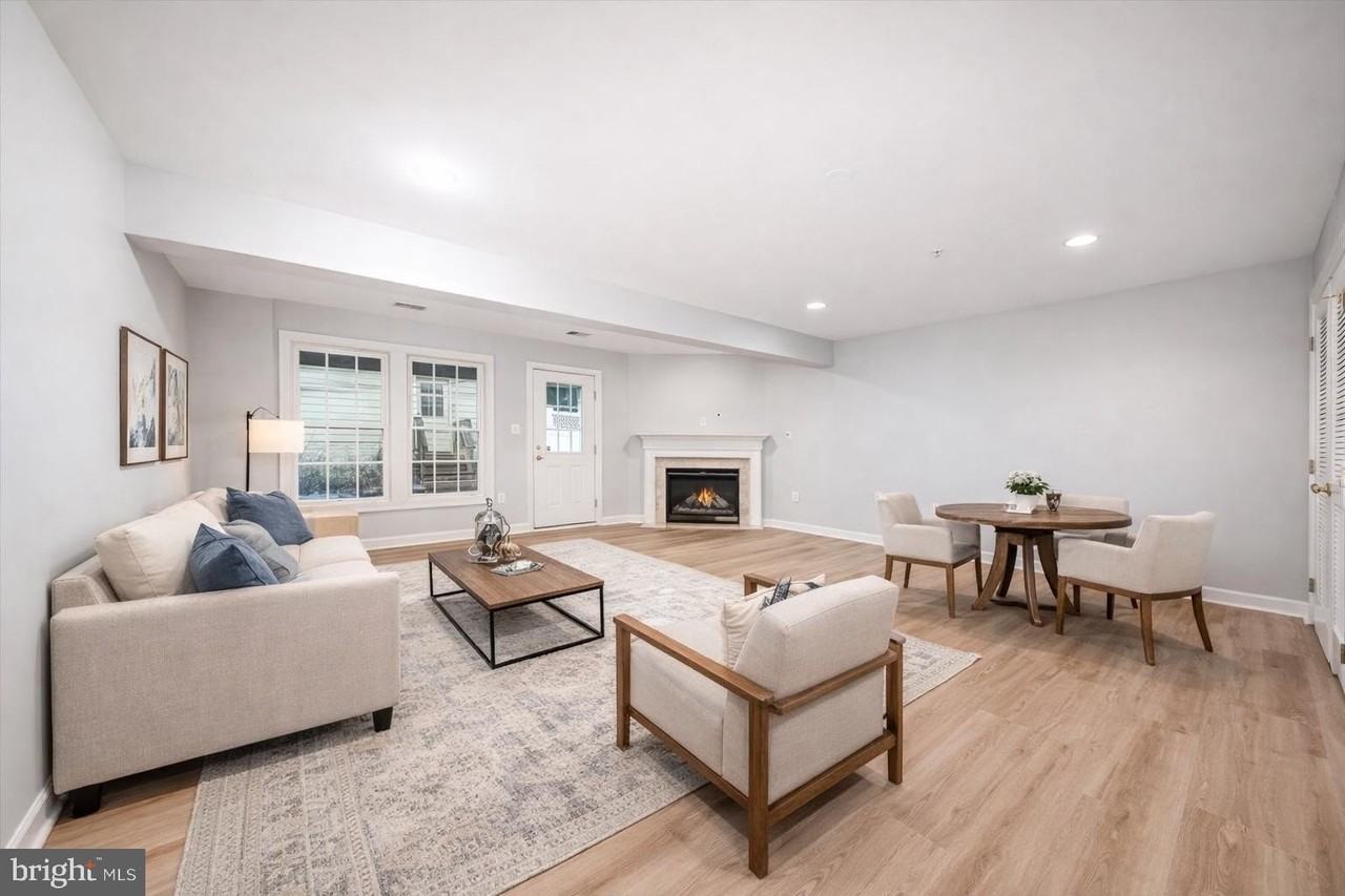 9401 Dunraven St - Photo 7 of 48