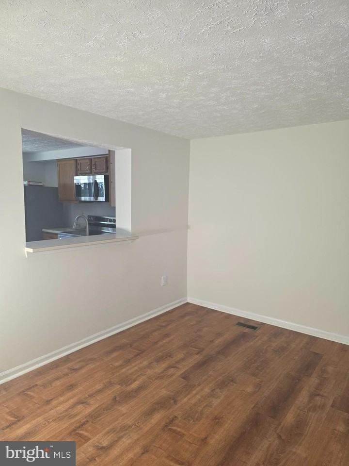 9638 Glendower Ct - Photo 5 of 15