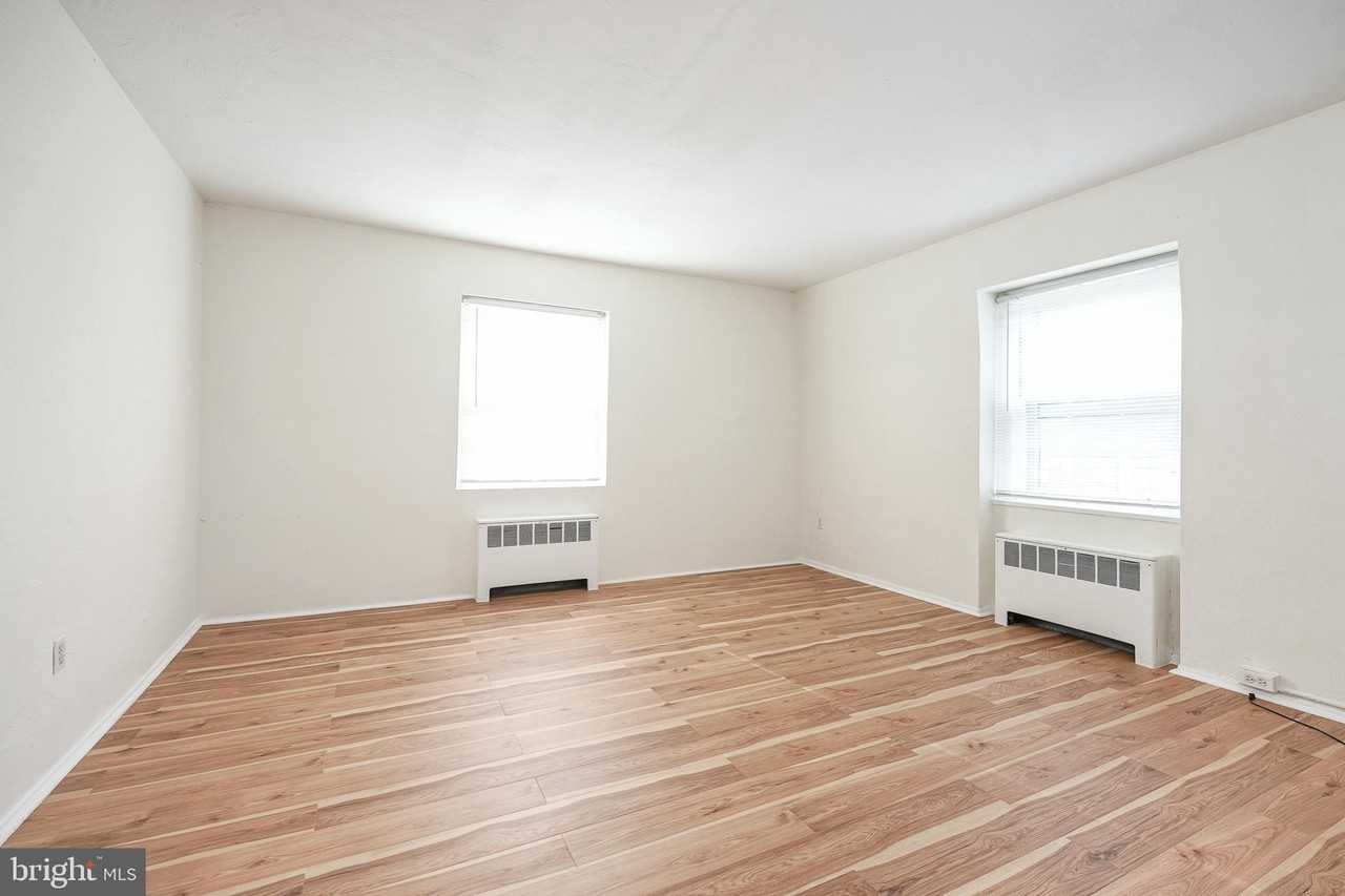 671 Franklin Pl Apt F #F - Photo 5 of 18