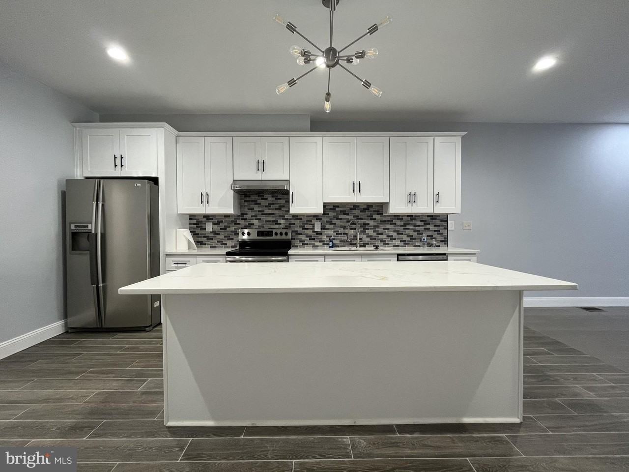 1522 Mckean St - Photo 6 of 20