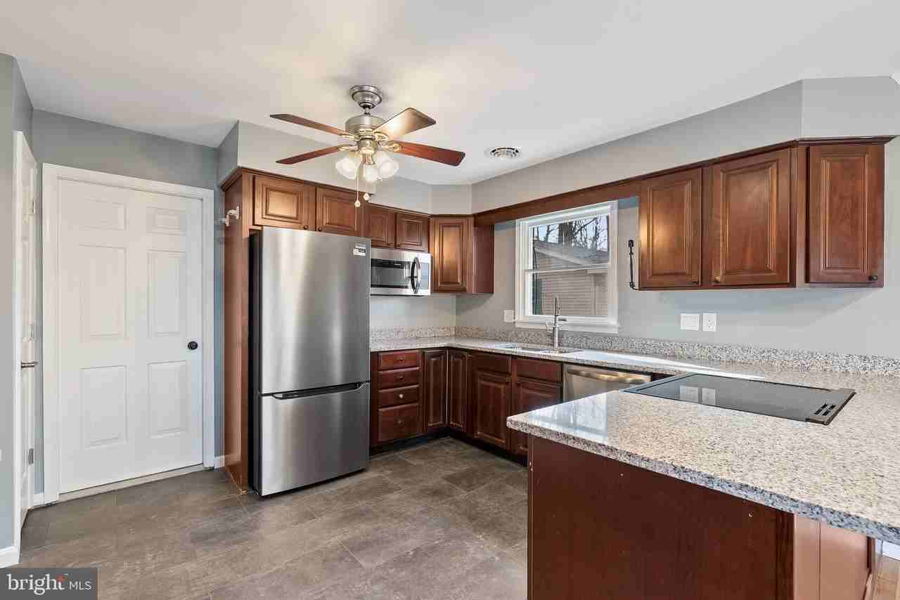 122 Stuart Dr - Photo 6 of 28