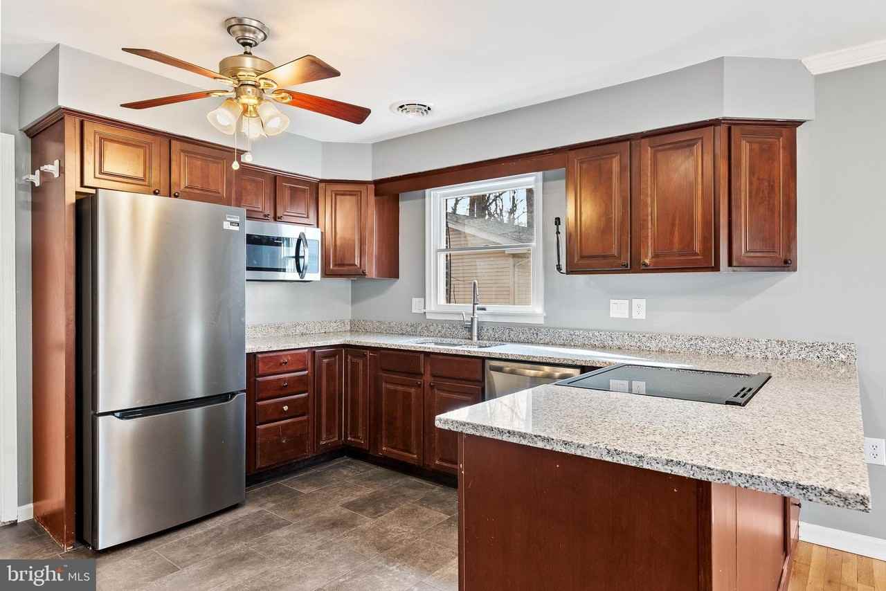 122 Stuart Dr - Photo 7 of 28