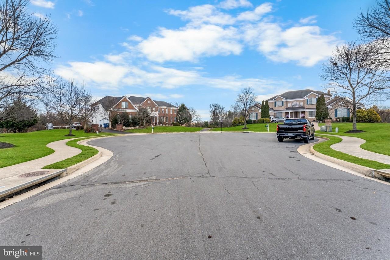 43176 TALL PINES Court unit: 1St Floor 1 Br Suite - Photo 2 of 27