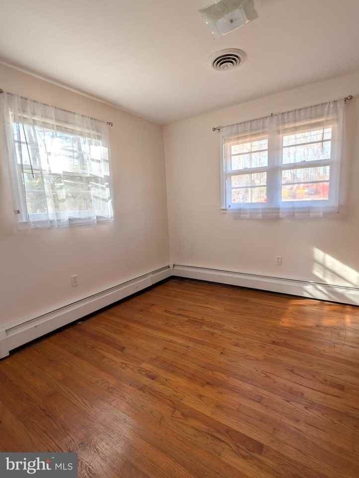 8105 Devlin Rd - Photo 5 of 16