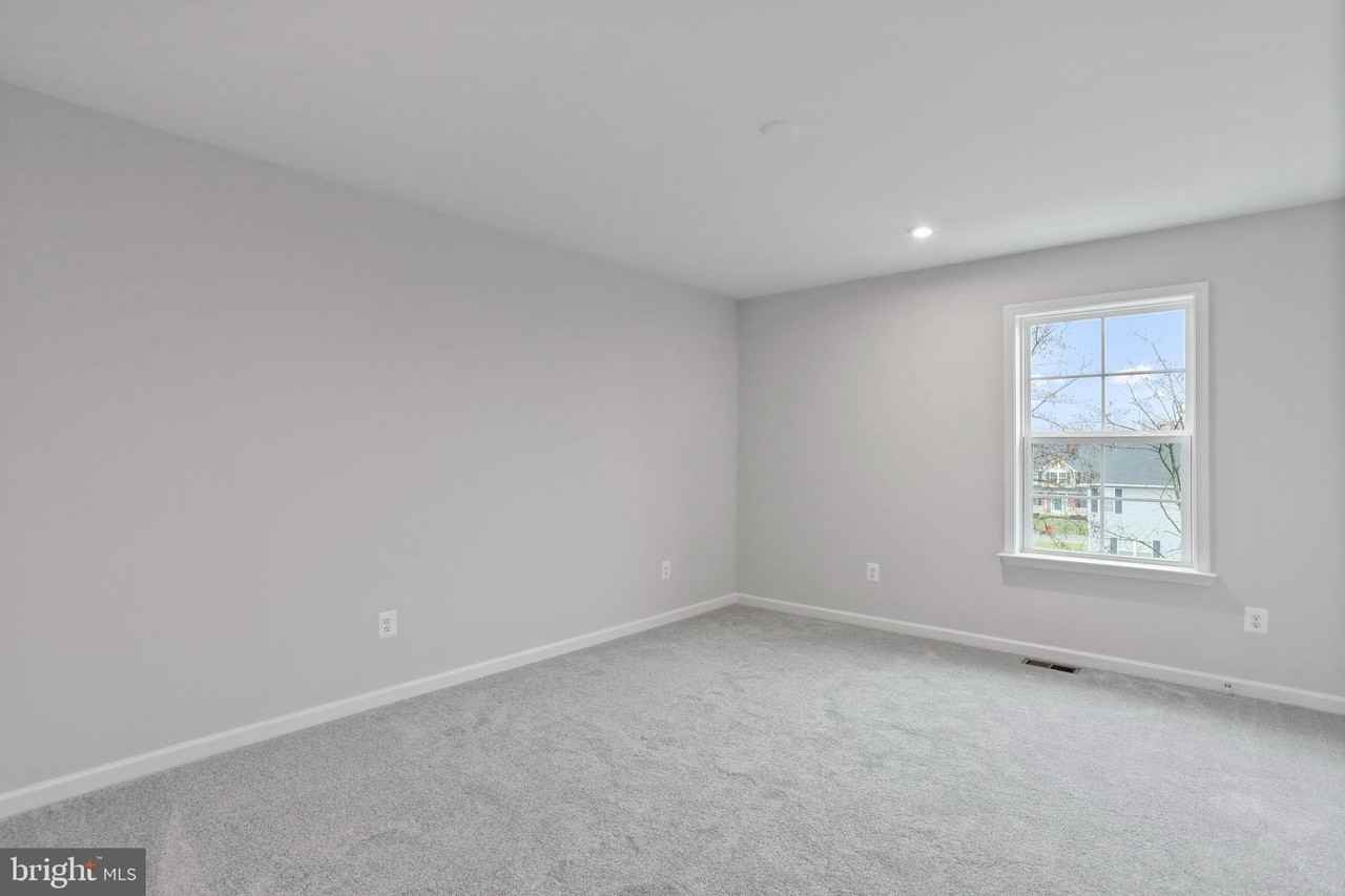 274 Ludgate Mnr - Photo 6 of 43