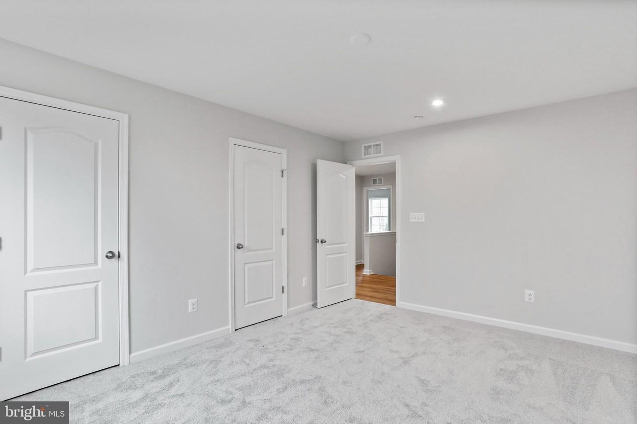 274 Ludgate Mnr - Photo 7 of 43