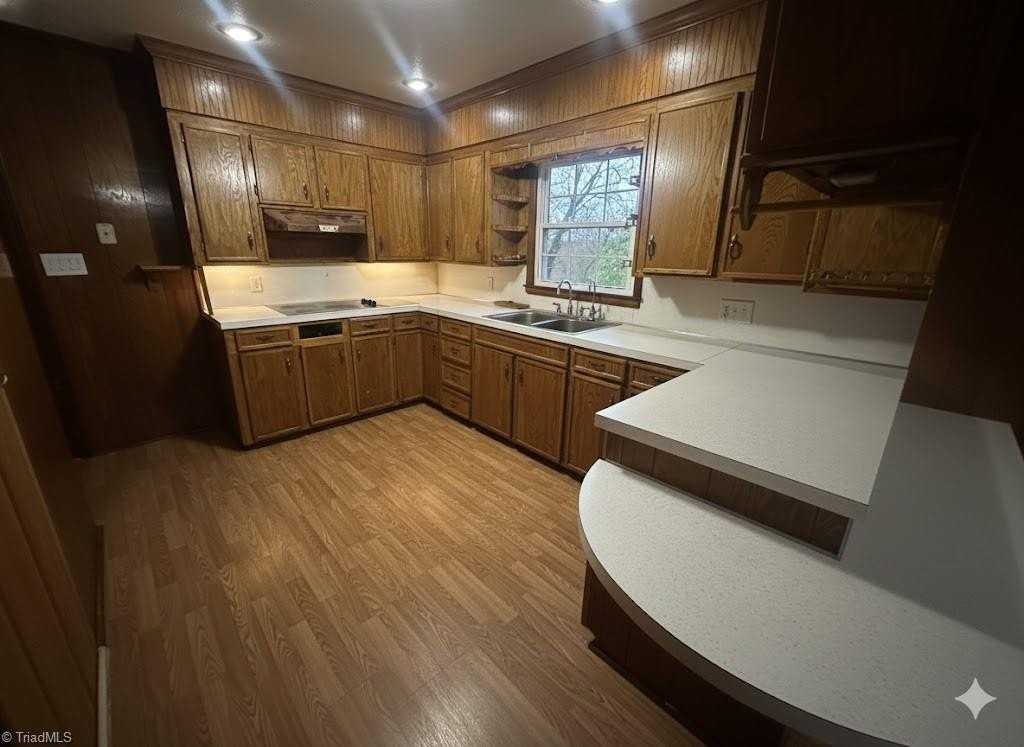 1447 Westwood Ln - Photo 5 of 14