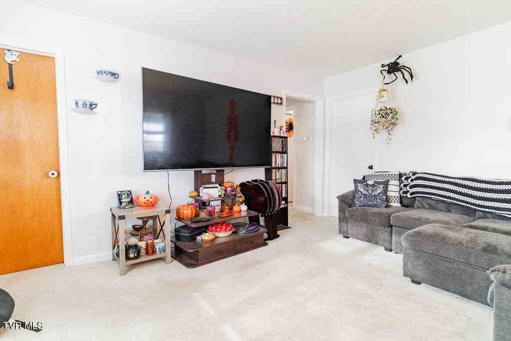 574 Matson Rd - Photo 3 of 32