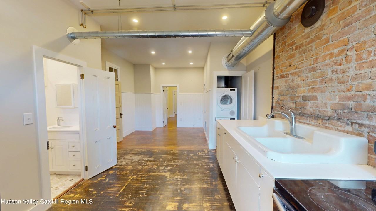 33 Main St Unit 3 #3 - Photo 6 of 17