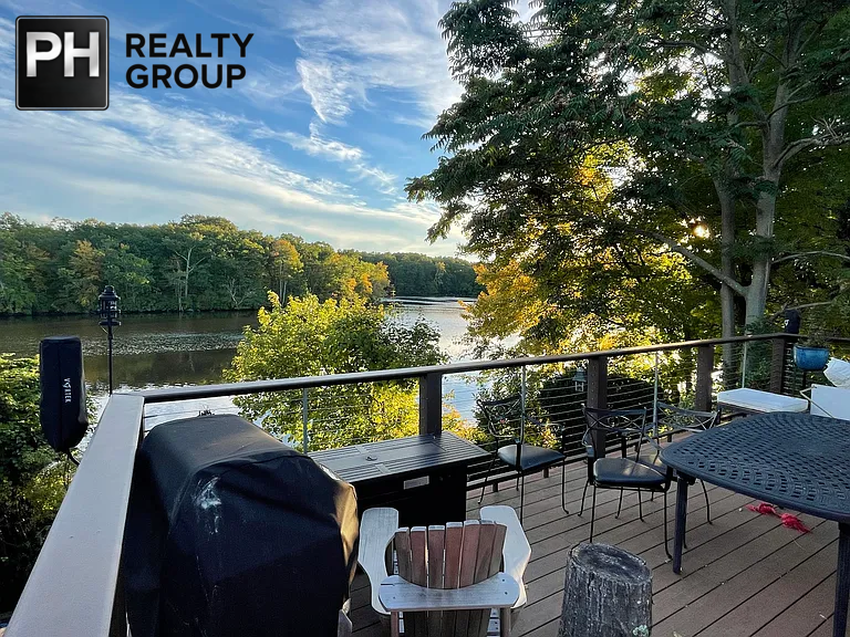 157 Riverview Ave - Photo 2 of 8