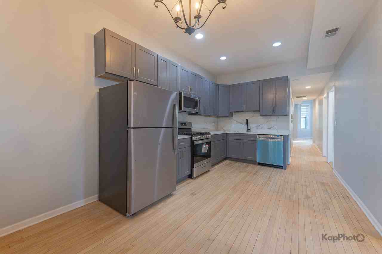 3328 S Emerald Ave ##3 - Photo 7 of 27