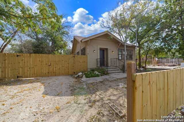 840 Culebra Rd - Photo 3 of 25