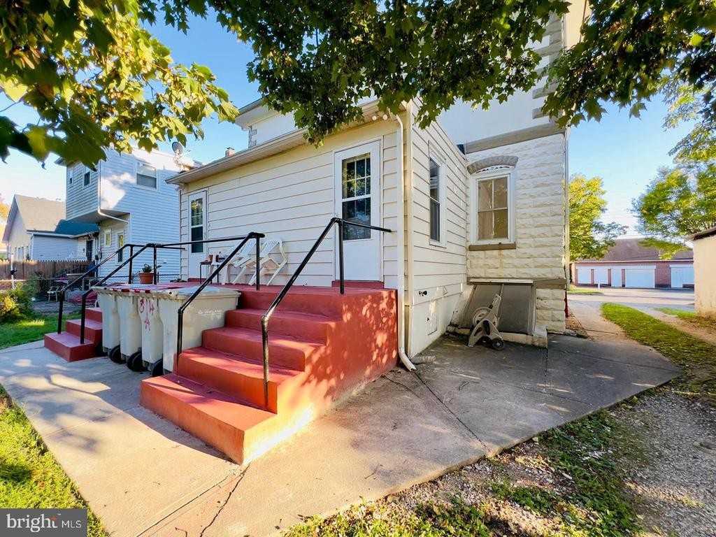 814 E Cherry St - Photo 3 of 15