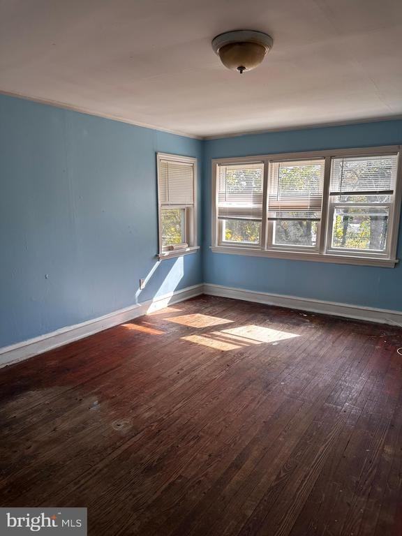 517 Sassafras St - Photo 6 of 9