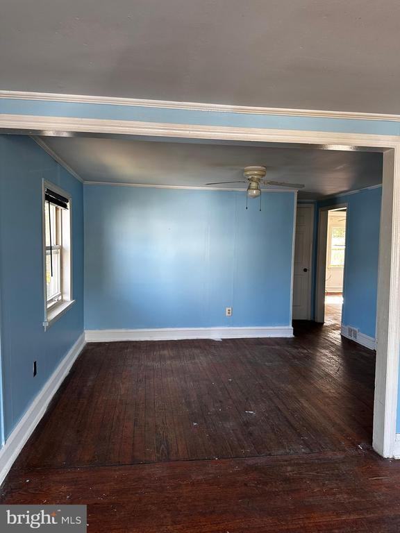 517 Sassafras St - Photo 7 of 9