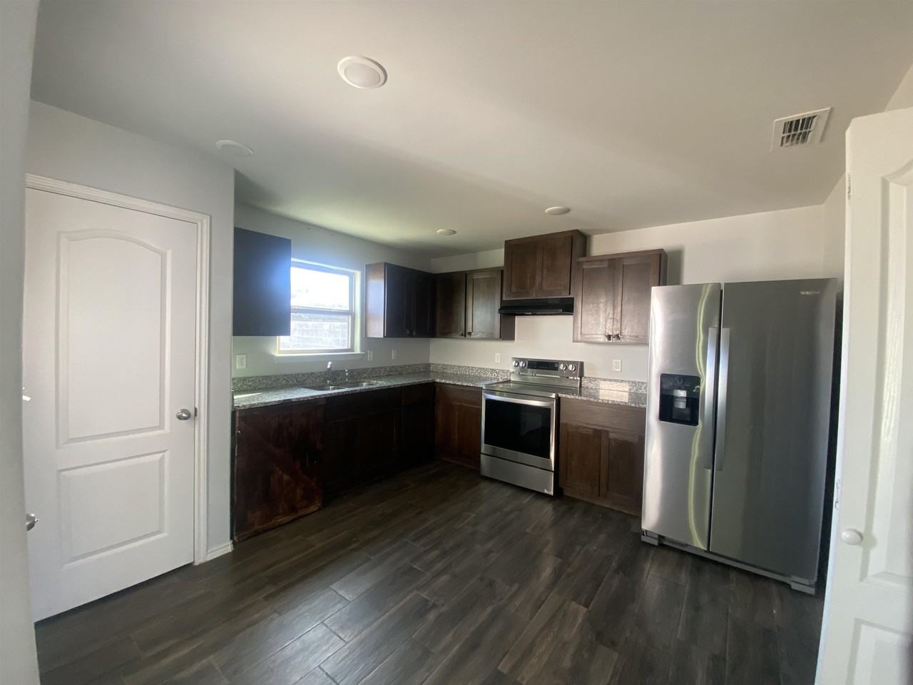 1535 Port Texas Dr - Photo 3 of 10