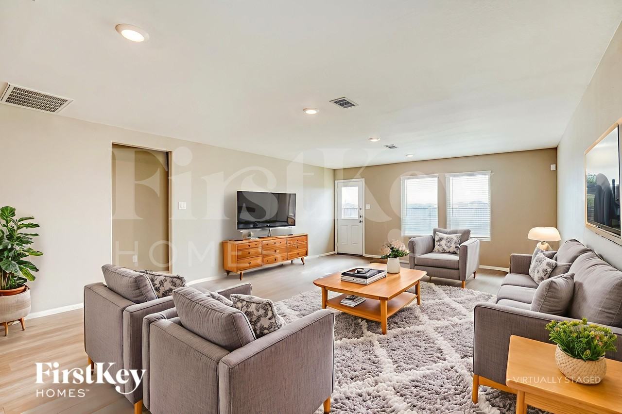 3363 Avary River Ln - Photo 4 of 17