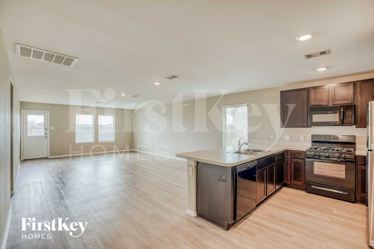 3363 Avary River Ln - Photo 5 of 17